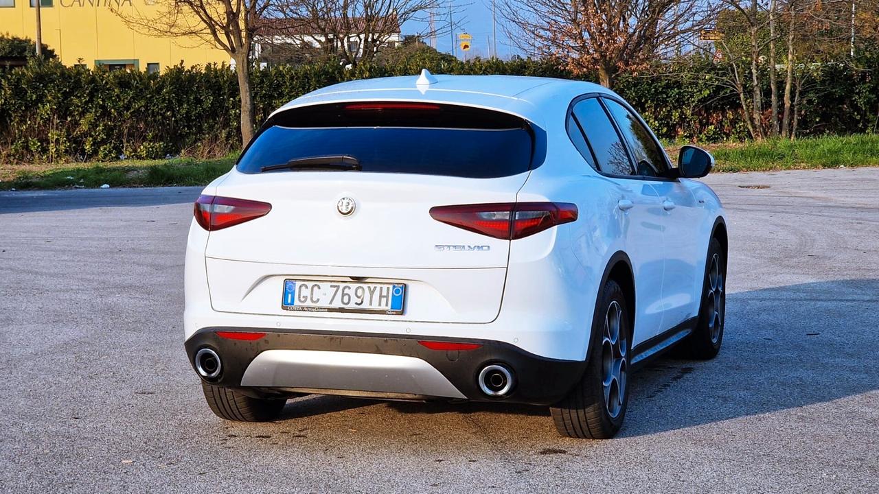 Alfa Romeo Stelvio 2.2 Turbodiesel 160 CV AT8 RWD Super