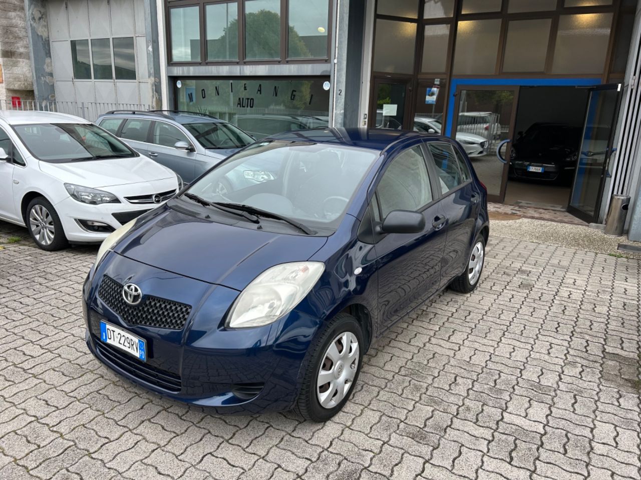 Toyota Yaris 1.0 5 porte Sol