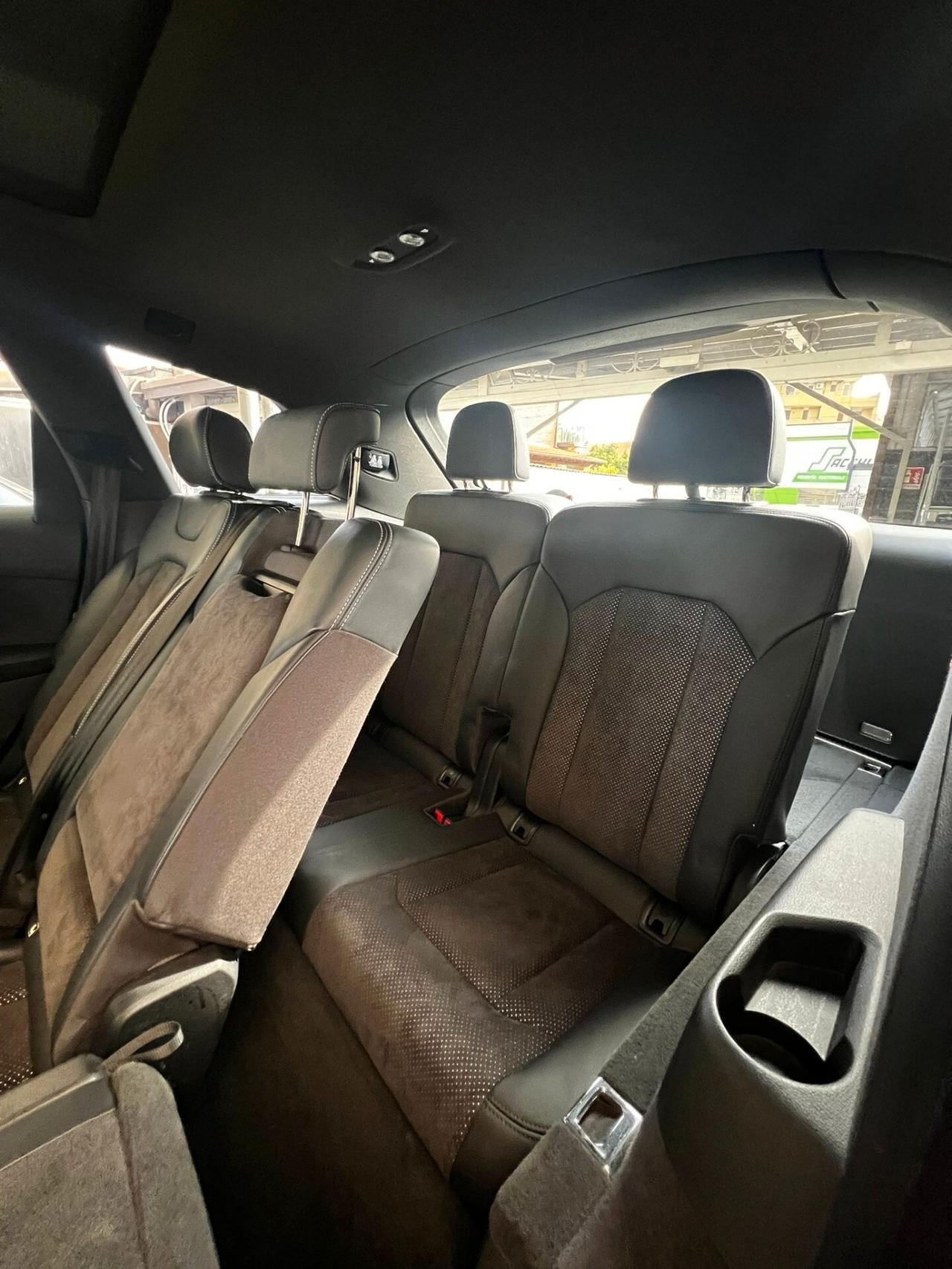 Audi Q7 S-LINE