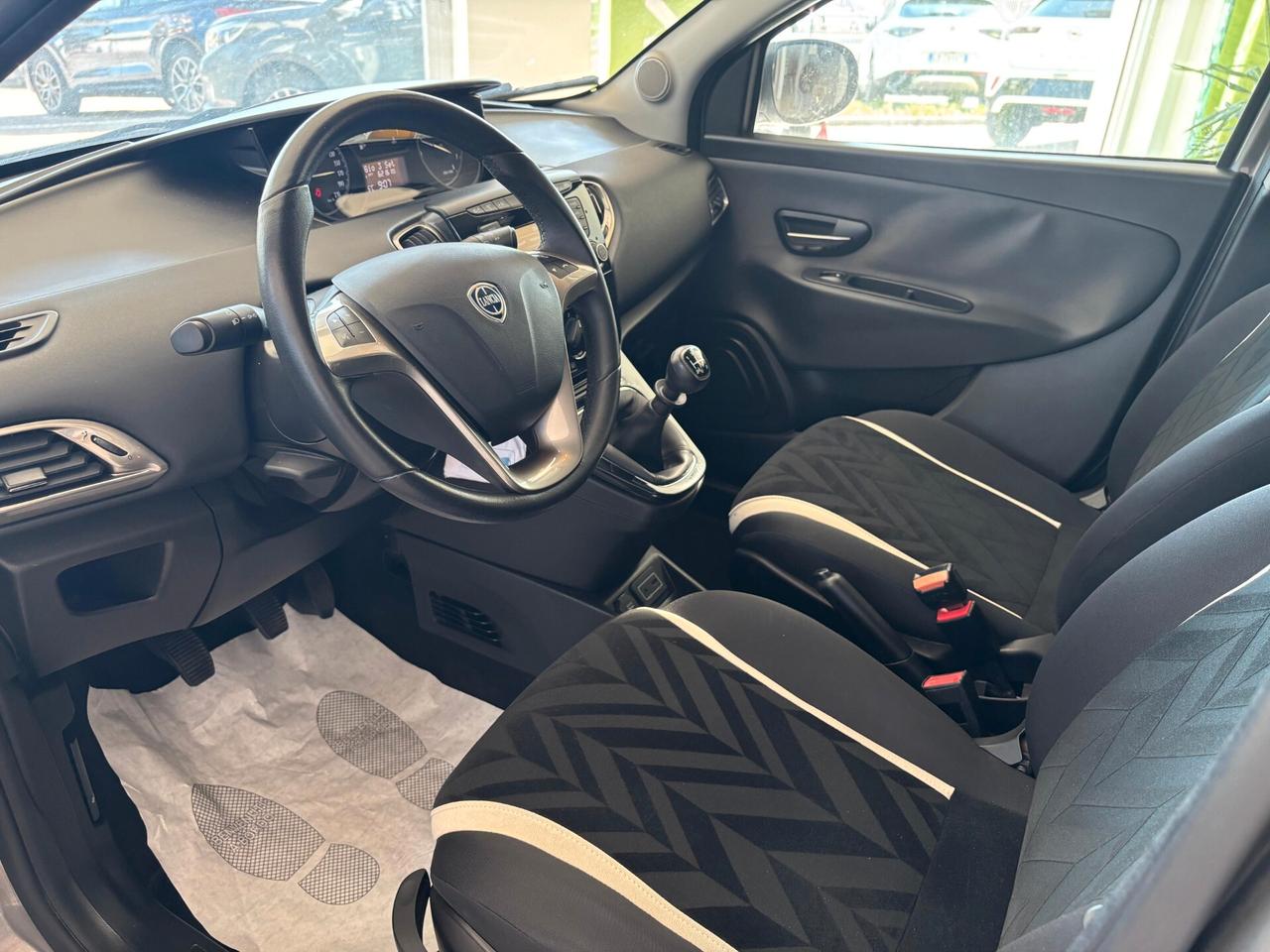 Lancia Ypsilon 1.2 69 CV 5 porte Gold