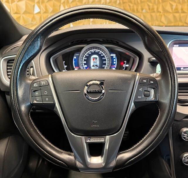 Volvo V40 D2 R-design