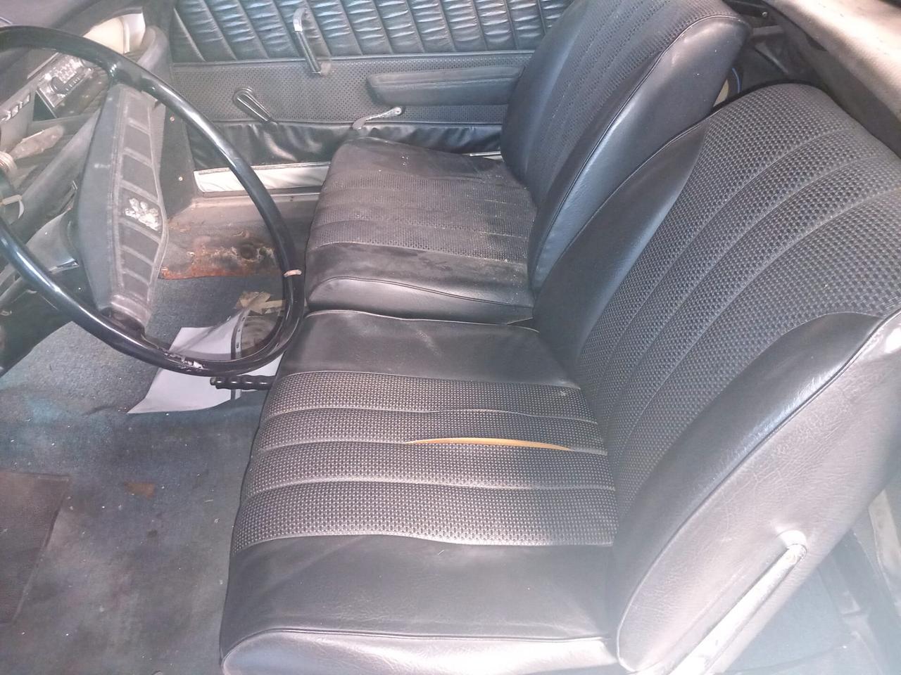Peugeot 204 cabriolet con hard top