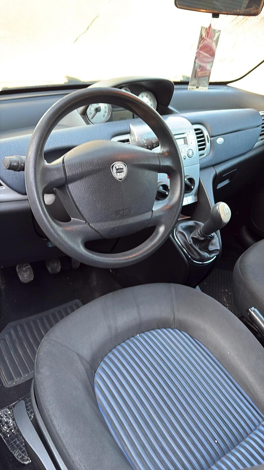 Lancia Ypsilon 1.3 MJT 90 CV Platino NEOPATENTATI