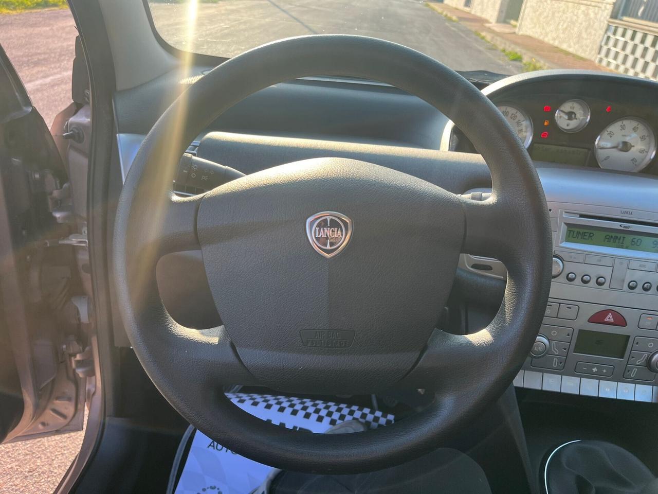 Lancia Ypsilon 1.3 MJT 75 CV Elle Unipro 2010