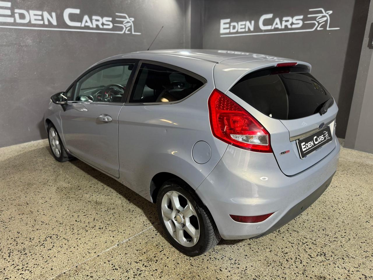 Ford Fiesta 1.4 TDCi 70CV 3 porte Titanium PER NEOPATENTATI