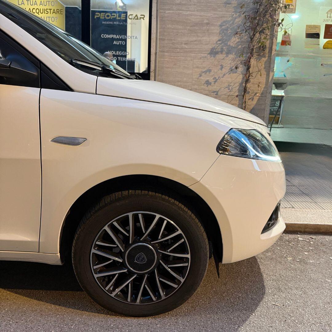 Lancia Ypsilon 1.0 Hybrid 2024