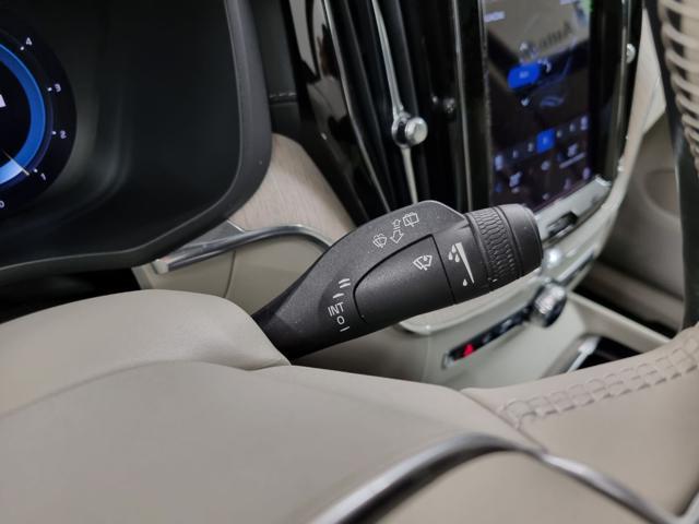 VOLVO XC60 B5 (d) AWD Geartronic Momentum Pro