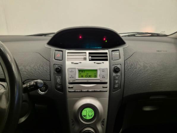 Toyota Yaris 5 Porte 1.3 Sol - NEOPATENTATI - Clima - Radio CD