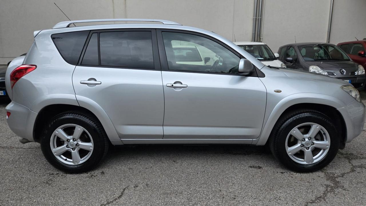 Toyota RAV 4 2.2 D-4D 177 CV Luxury 4x4
