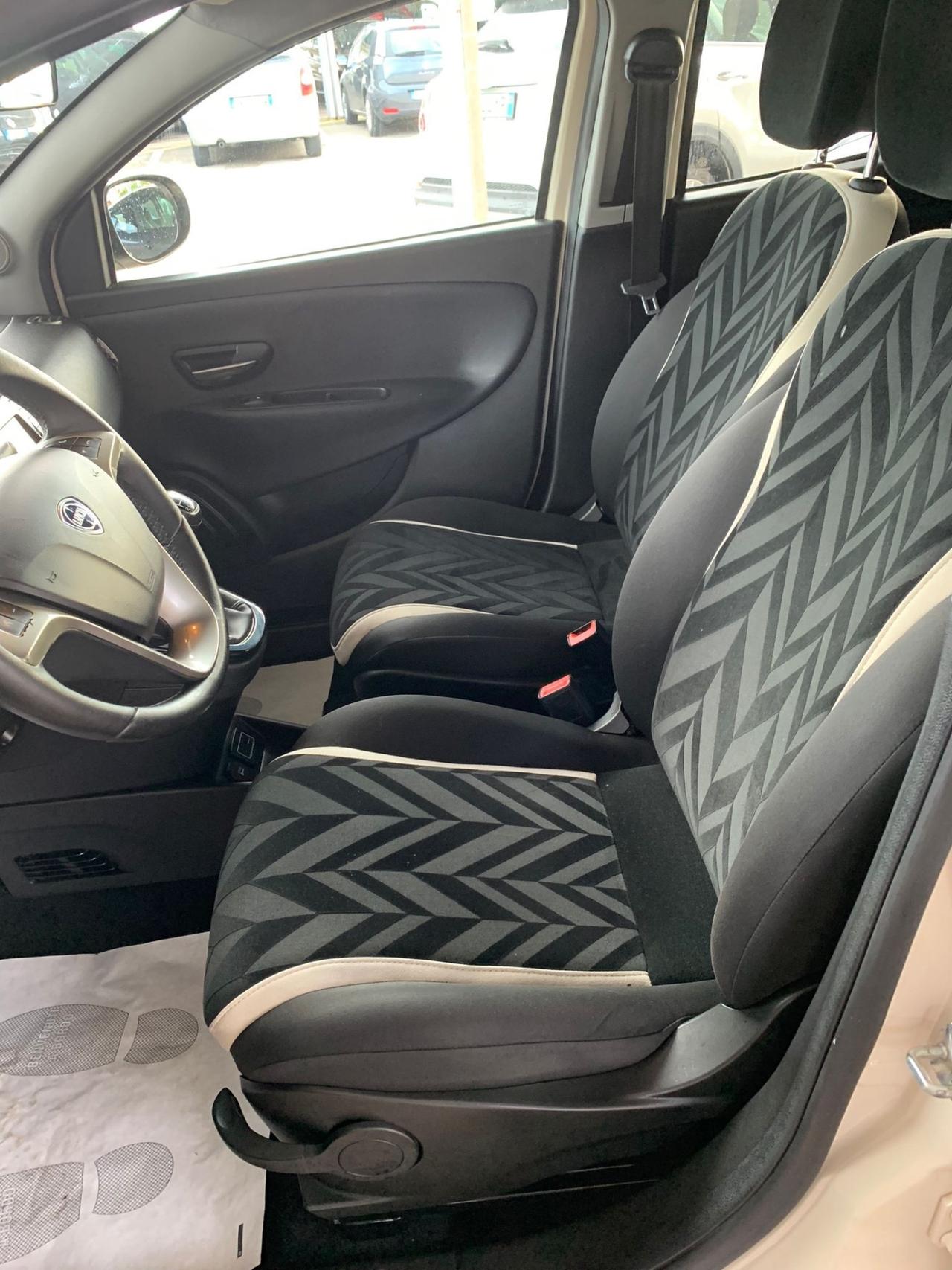 Lancia Ypsilon 1.2 69 CV 5 porte Gold stupenda 5 posti