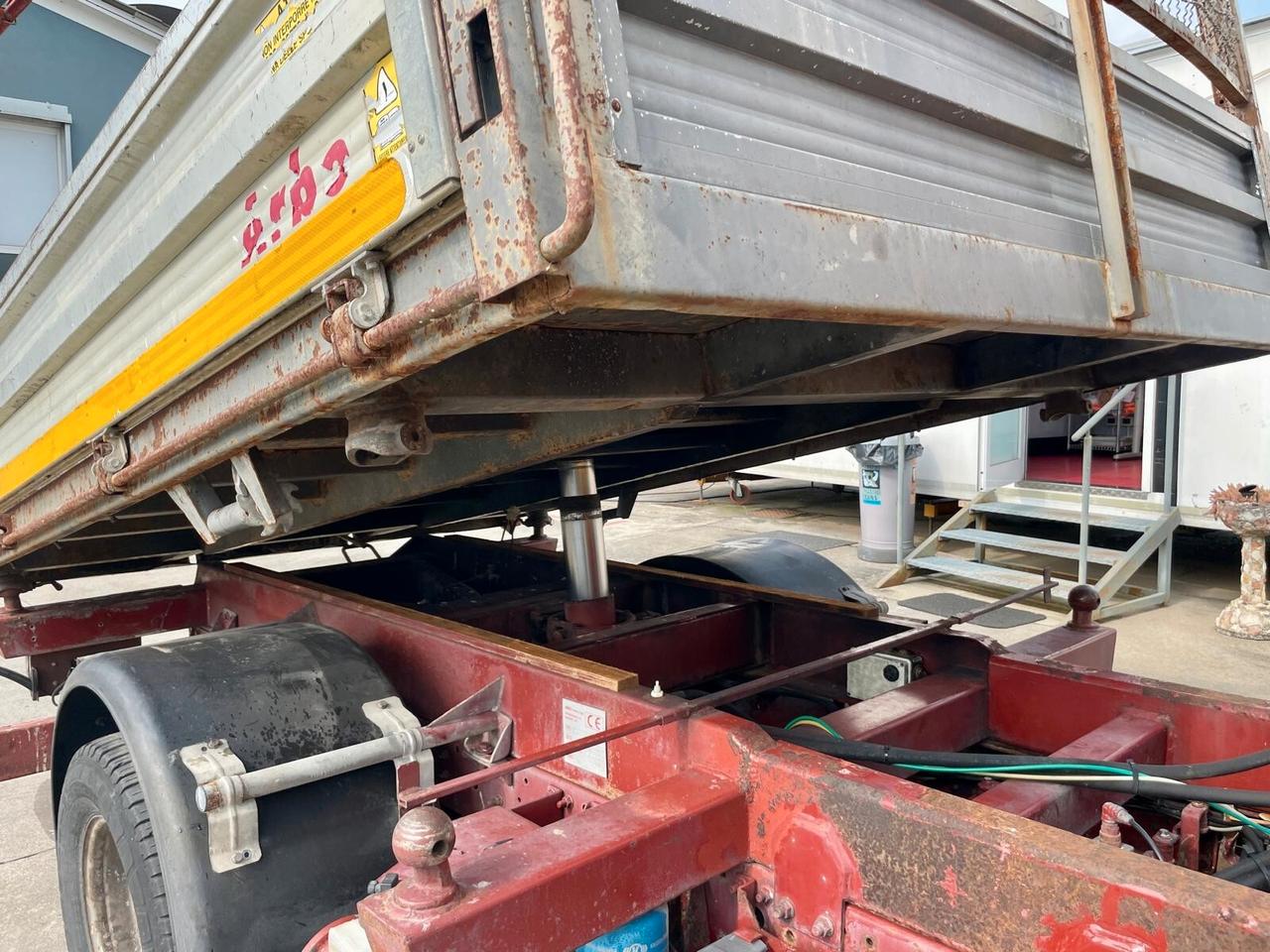 IVECO EUROCARGO 75E14 TRILATERALE + GRU FERRARI 540 A3