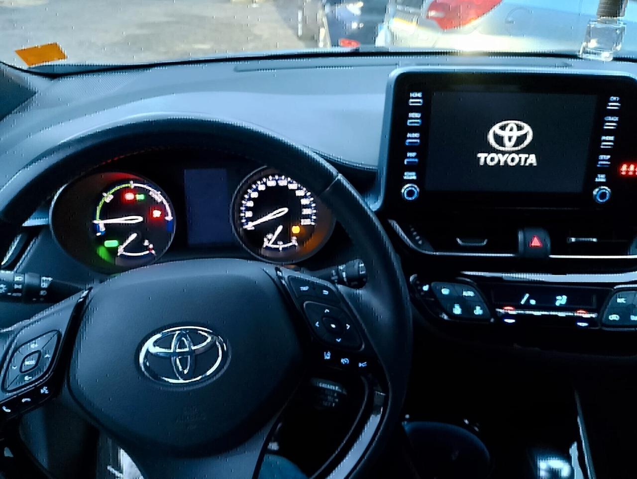 Toyota C-HR ibrida 2000 cc batterie piu grandi