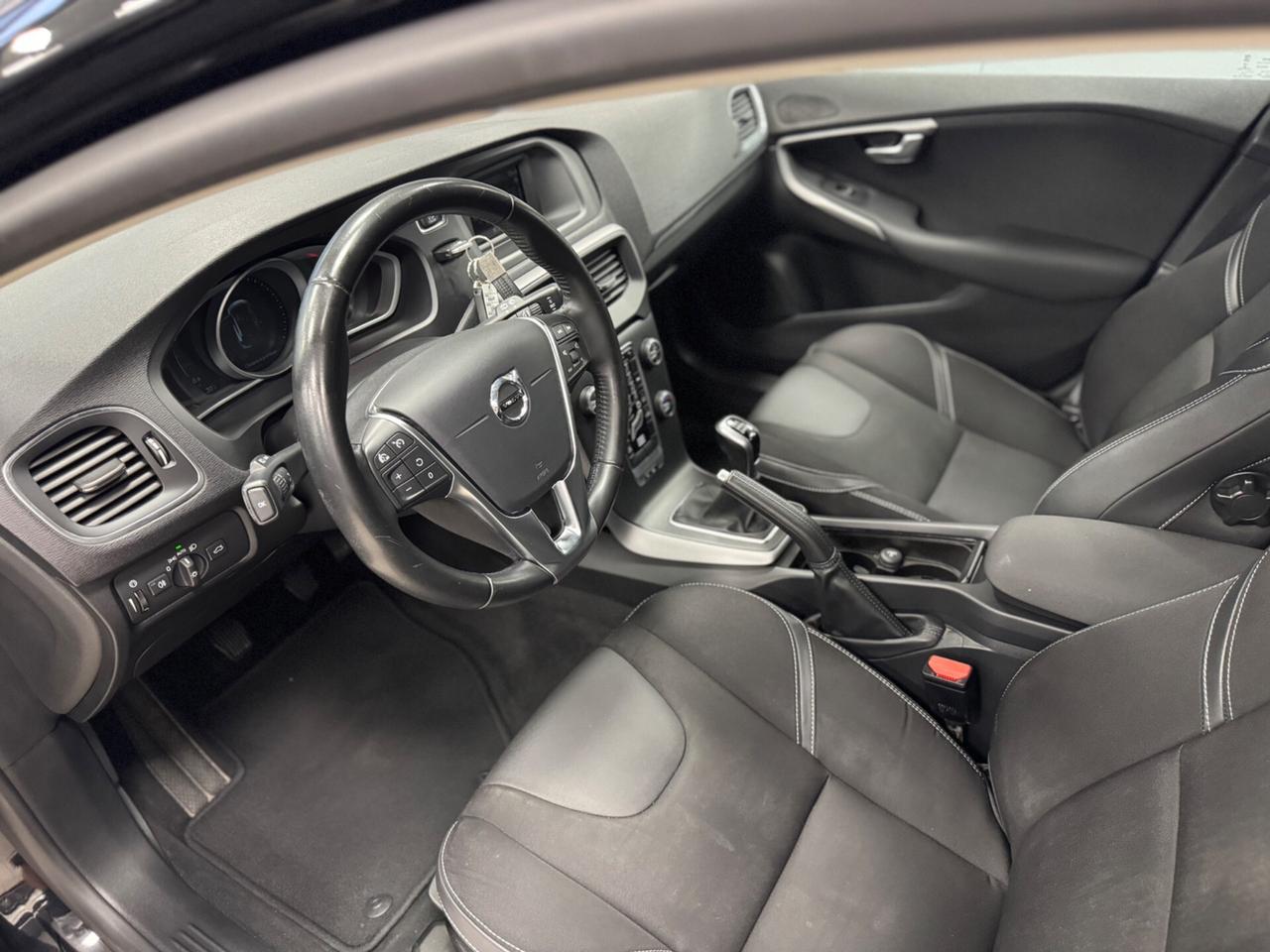 Volvo V40 D2 R-design