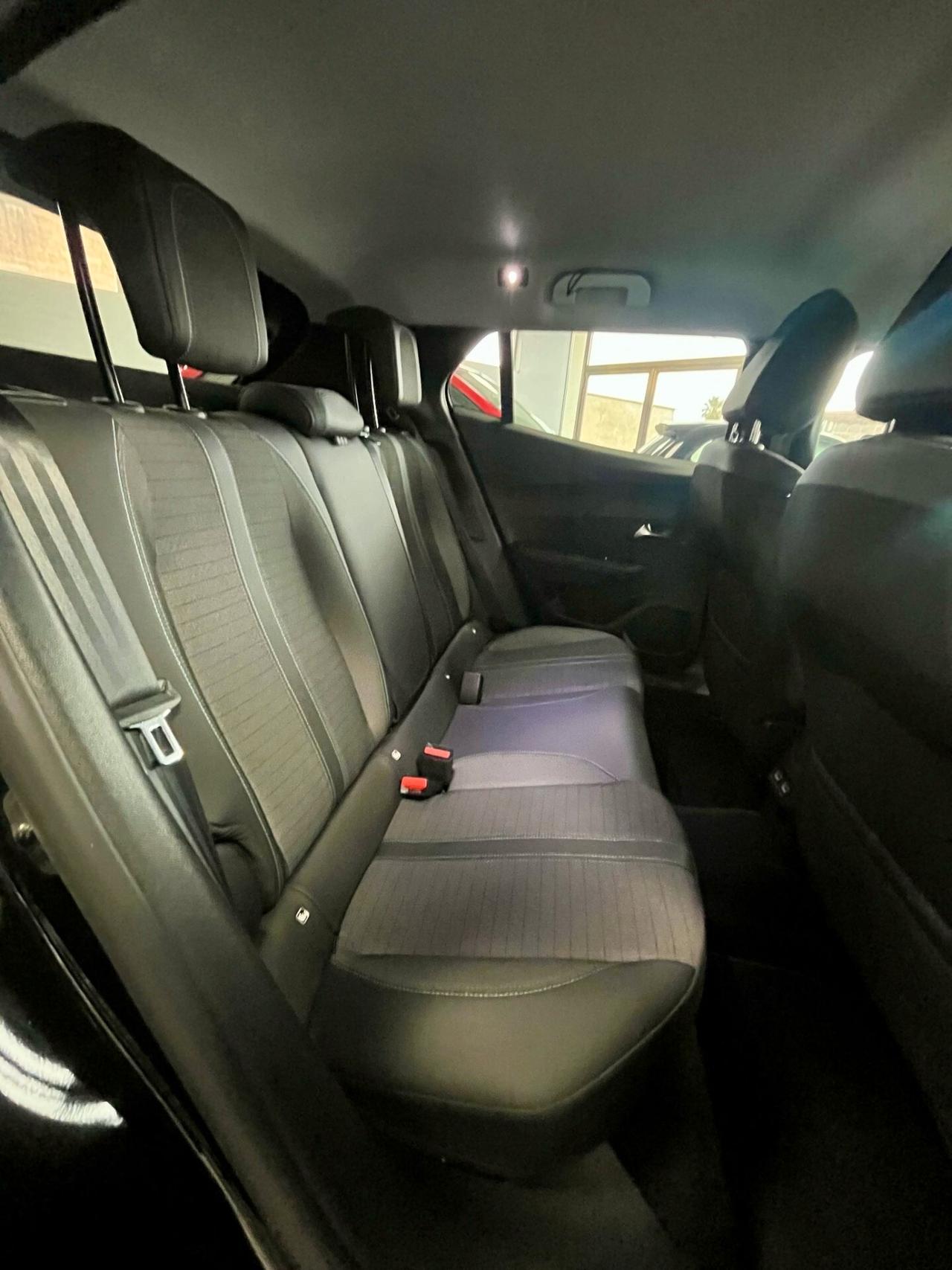 Peugeot 2008 BlueHDi 130 S&S EAT8 Allure