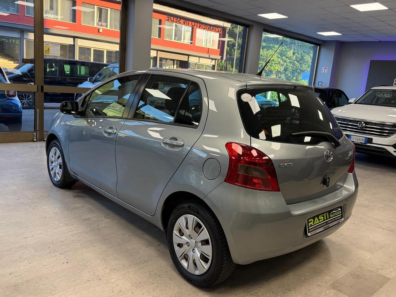 Toyota Yaris 1.0 5 porte Sol