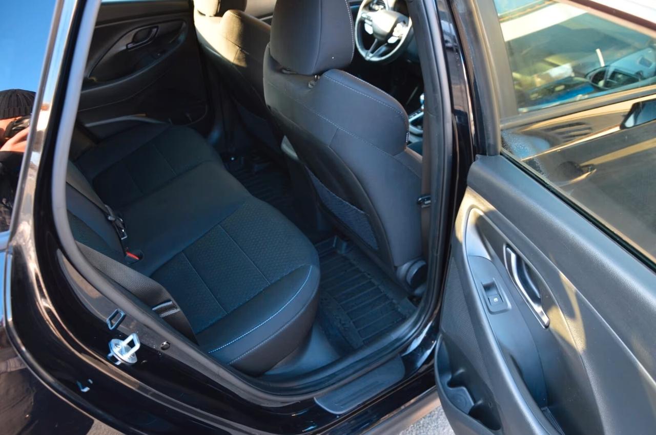 Hyundai i30 PERFORMANCE 19" APPLE CAR PLAY SENS PARK RETROCAMERA KEYLESS ACCESS VOLANTE RISCALDATO