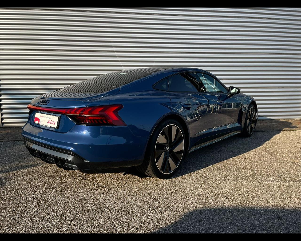 AUDI E - TRON GT QUATTRO