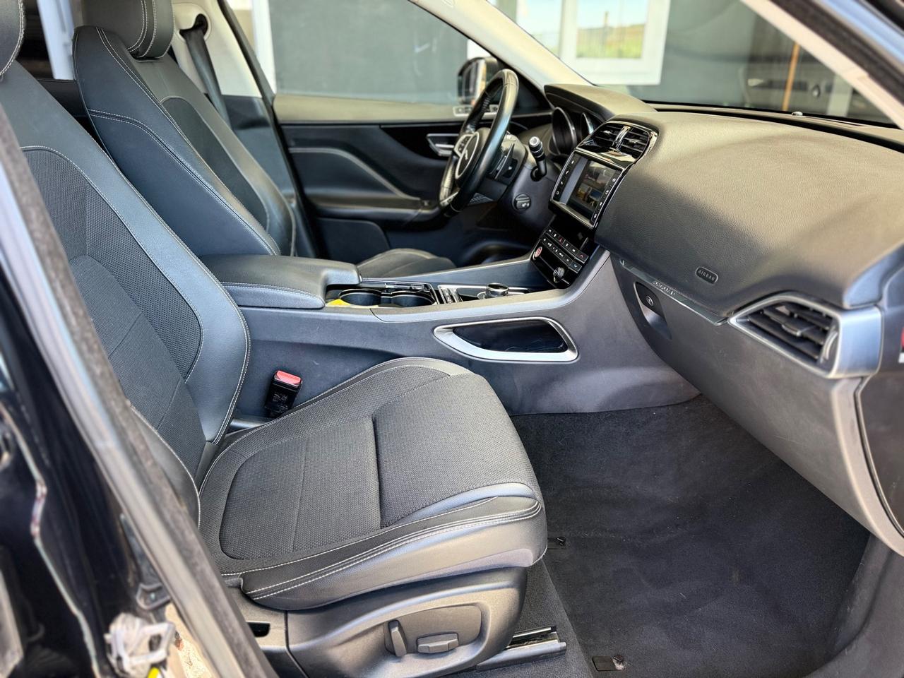 Jaguar F-Pace 2.0 D 180 CV AWD R-Sport motore nuovo