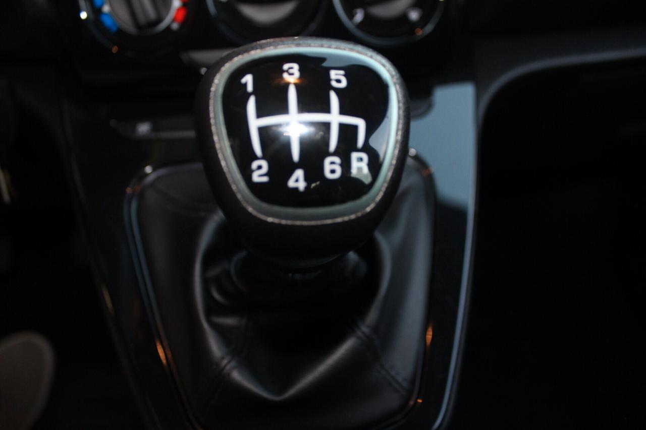 Lancia Ypsilon 1.0 Hybrid Gold