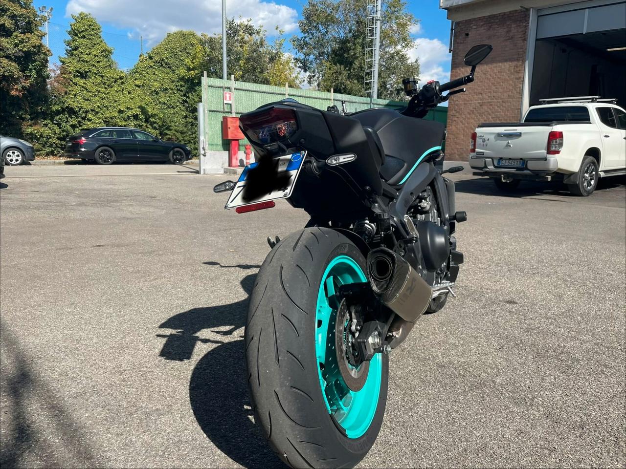 YAMAHA MT09 2024-SOLO 9.300 KM-AKRAPOVIČ COMPLETO -GARANZIA 03/2027