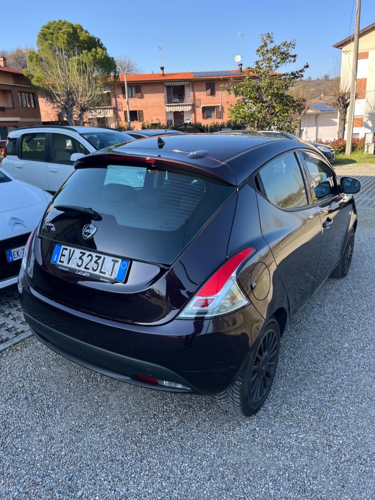 Lancia Ypsilon 1.3 MJT 16V 95 CV 5 porte S&S S Momodesign