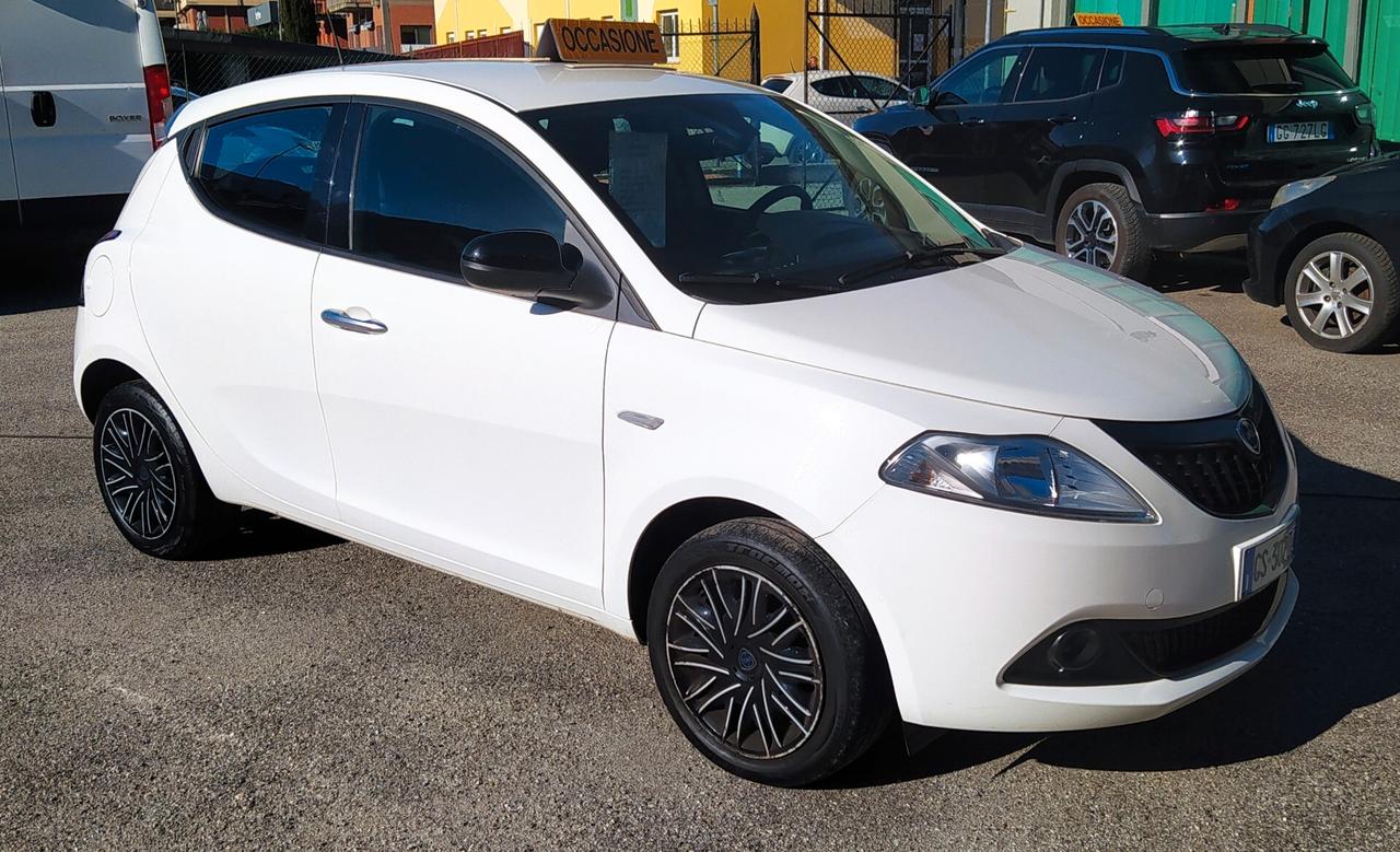 LANCIA YPSILON HYBRID