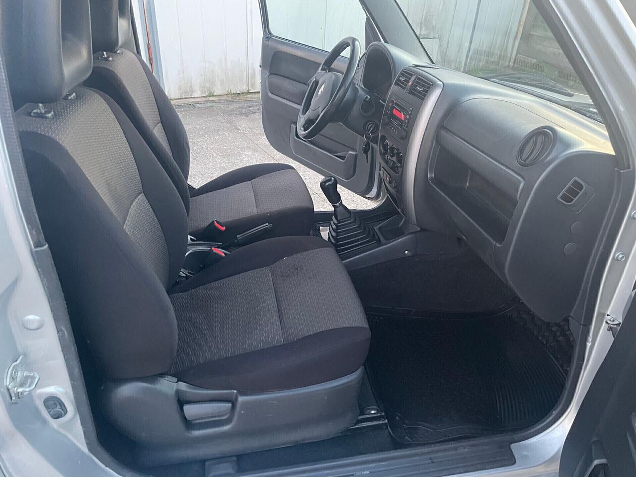Suzuki Jimny 1.5 DDiS cat 4WD GANCIO TRAINO TAGLIANDATA 4 GOMME NUOVE