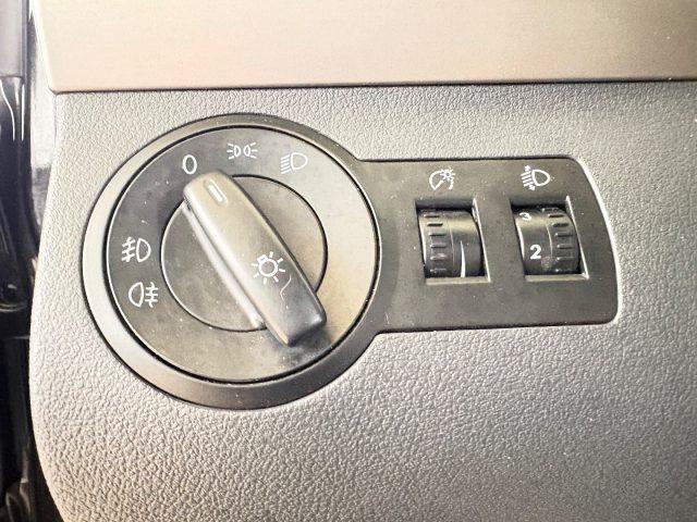 VOLKSWAGEN Touran 1.6 BENZINA FARI FENDI CERCHI IN LEGA OK NEOP