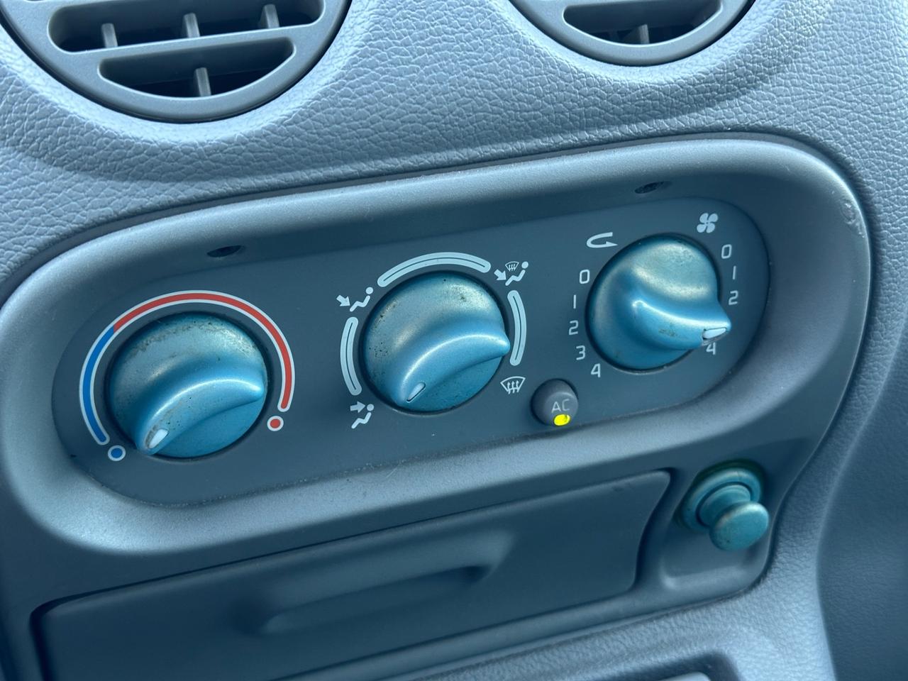 Renault Twingo 1.2i cat Authentique Neopatentati