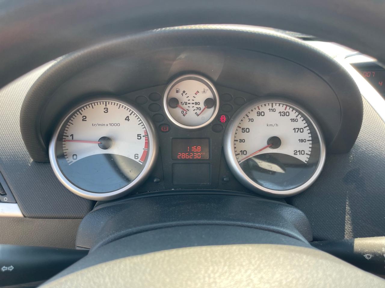 Peugeot 207 1.4 HDi 70CV 5p. XT