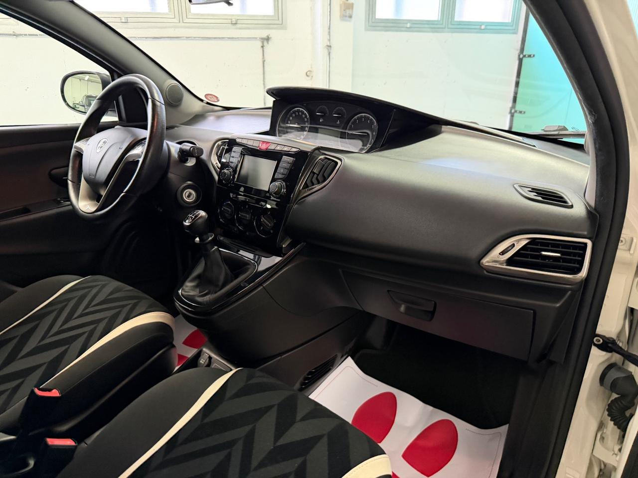 Lancia Ypsilon 1.2 69 CV 5 porte Benz/GPL Ecochic Gold