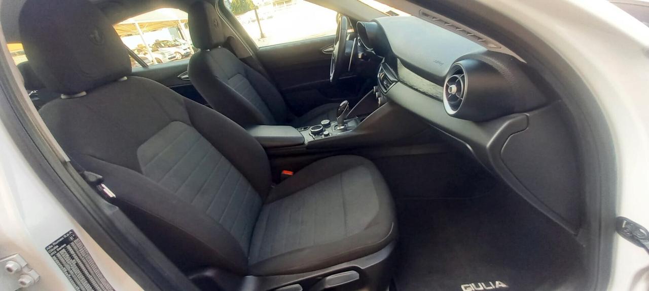 ALFA ROMEO GIULIA Turbodiesel cc. 2.143 CV. 150 Euro 6B Automatica 5 Porte 5 Posti con Cambio Paddle al Volante (F1).