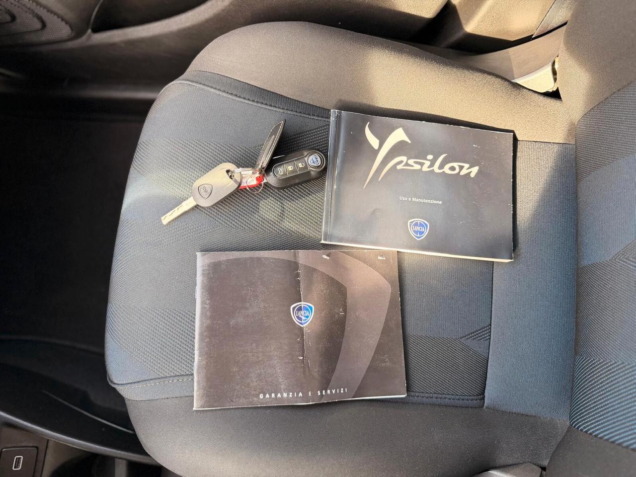 Lancia Ypsilon 1.2 69 CV 5 porte S&S Platinum