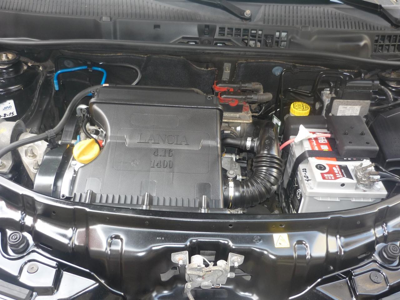 Lancia Ypsilon 1.4 16V Oro Giallo