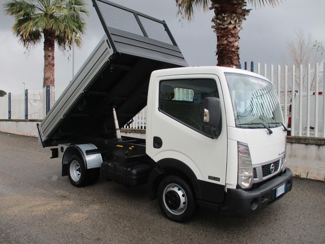 Nissan Cabstar NT 400 35-14 2.5 140CV E5 RIBALTABILE TRILATERALE