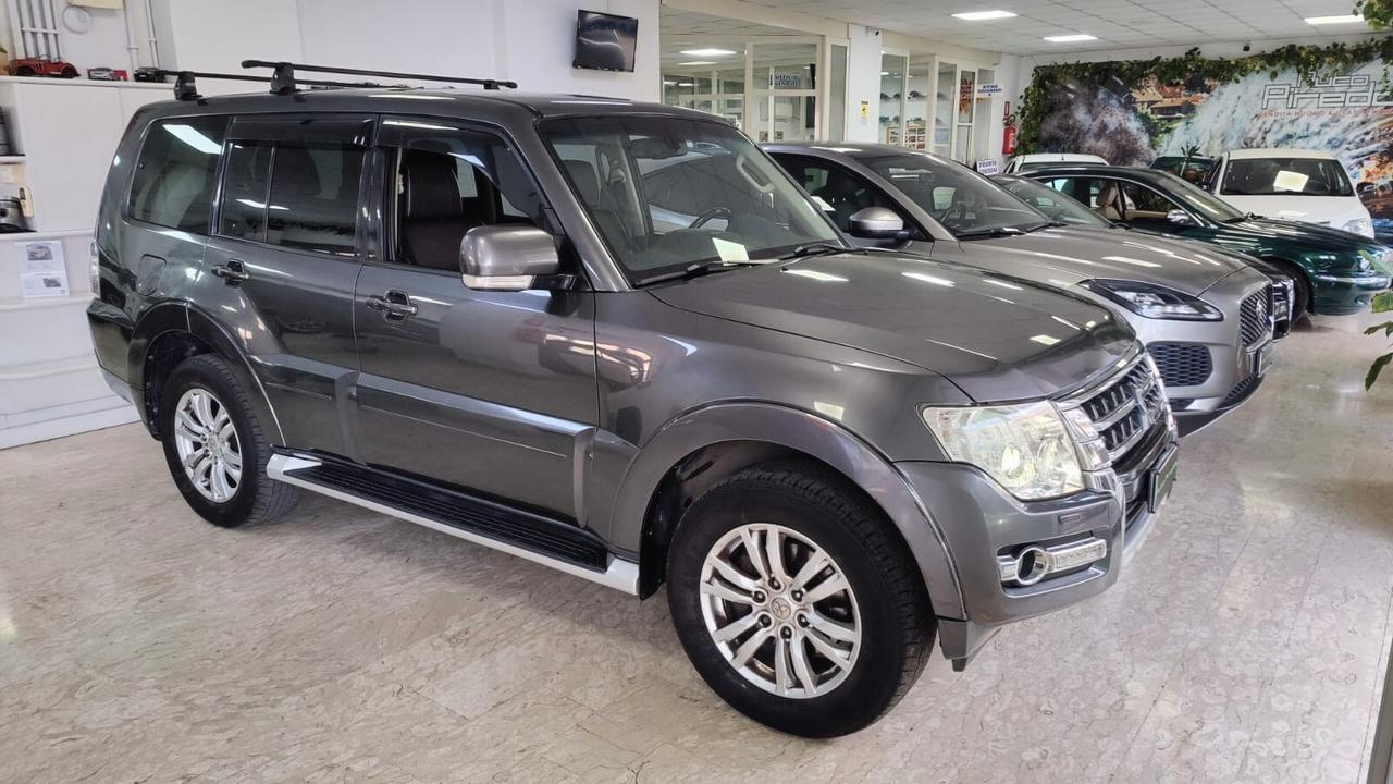Mitsubishi Pajero 3.2 DI-D 16V aut. 5p. Intense 7 Posti Gancio Traino