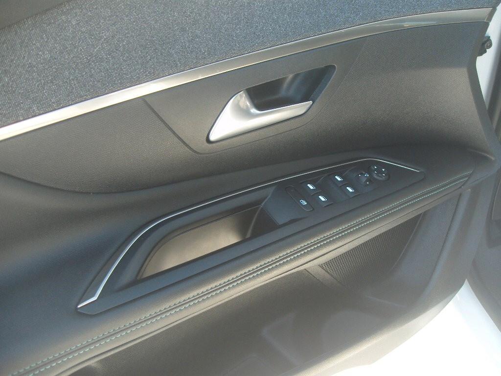 Peugeot 3008 BlueHDi 130 S&S EAT8 Allure - 2022