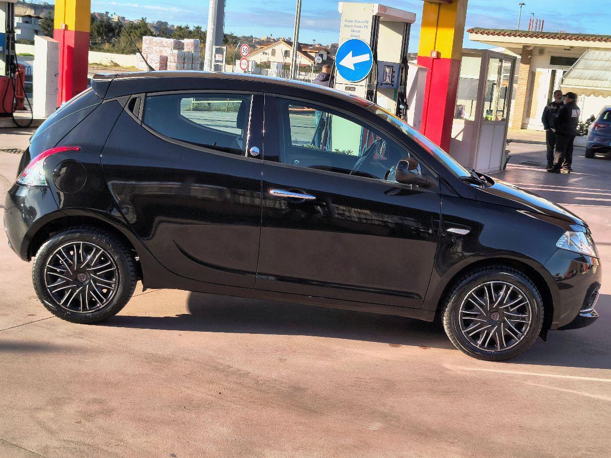LANCIA - Ypsilon - 1.2 69 CV 5p. GPL Ecochic Gold