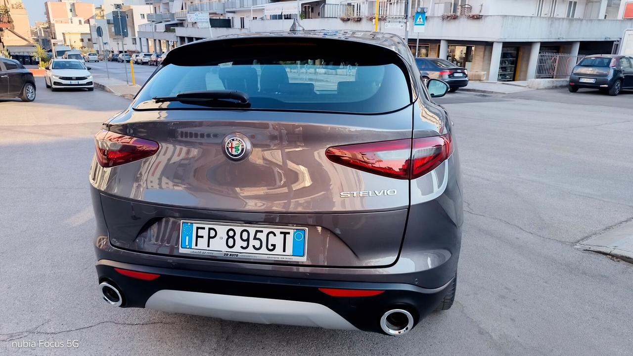 Alfa Romeo Stelvio 2.2 Executive * 180 CV * Navi * Pelle * Garantita 12 Mesi