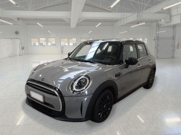 MINI COOPER ESSENTIAL AUTO 5 PORTE BERLINA