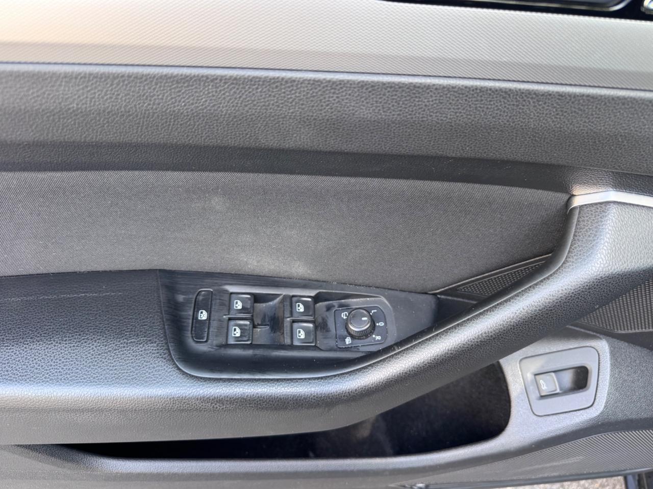 VW Passat Variant 2.0 TDI neopaten garanzia 12 mesi