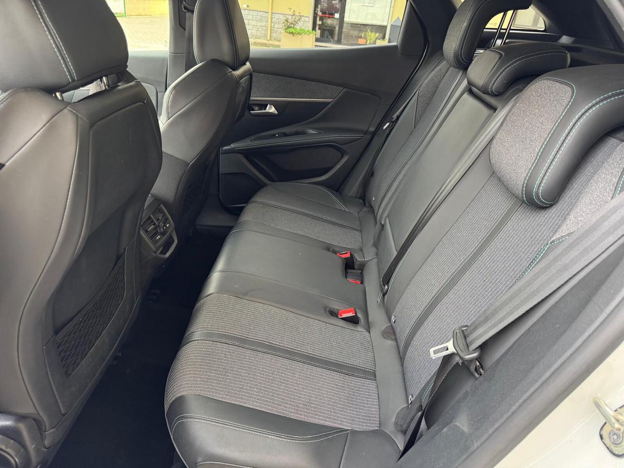 Peugeot 3008 BlueHDi 130 S&S EAT8 Allure