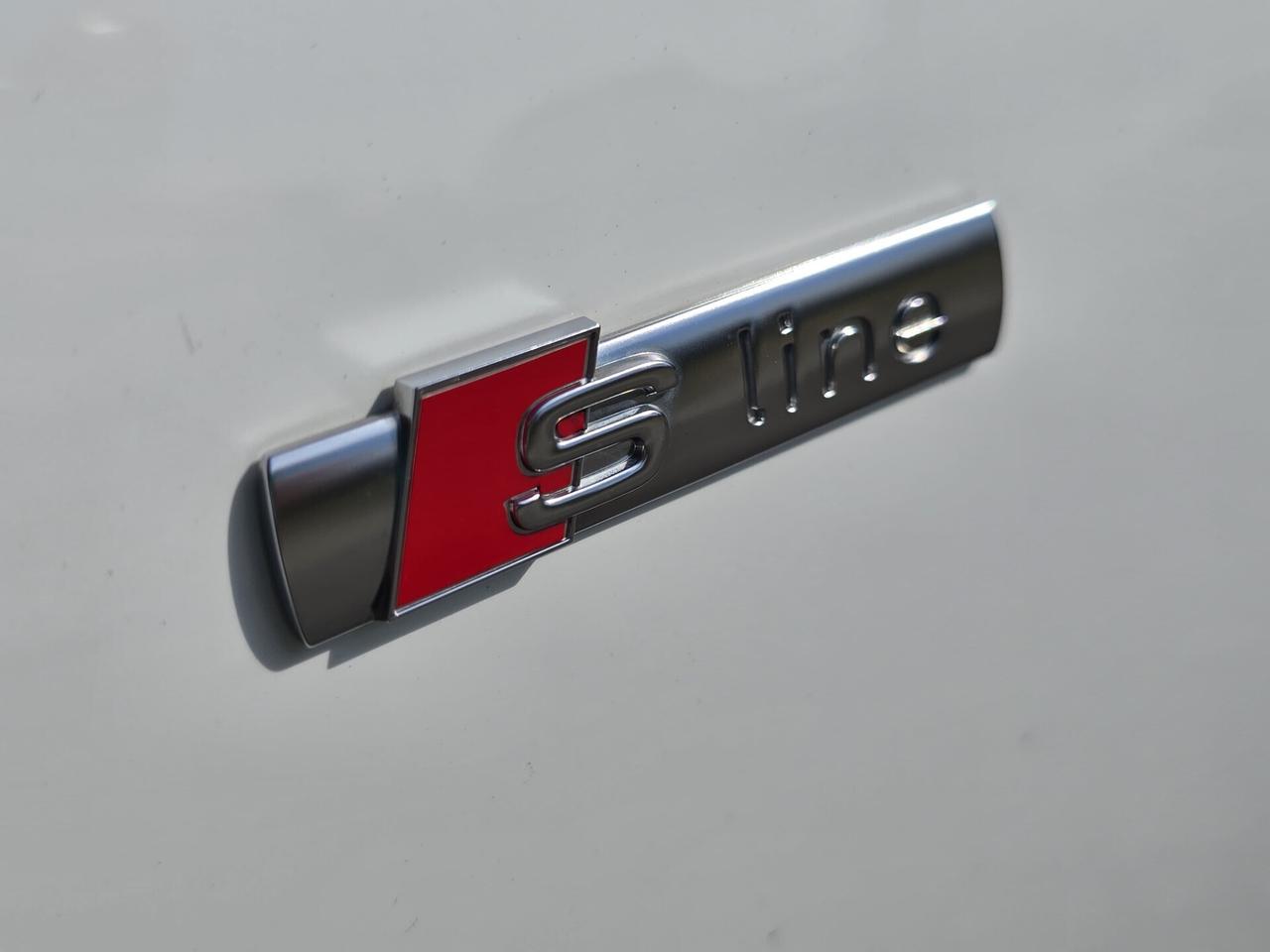 Audi A4 Avant 40 TDI quattro S tronic S line|BLACK LINE