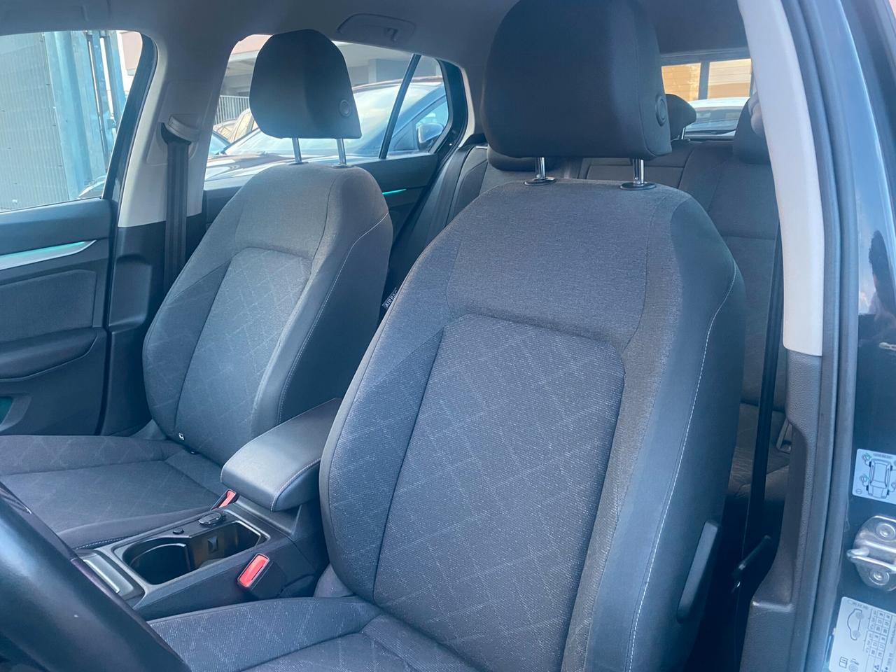 Volkswagen GOLF 8 1.0 eTSi 110Cv DsG LIFE