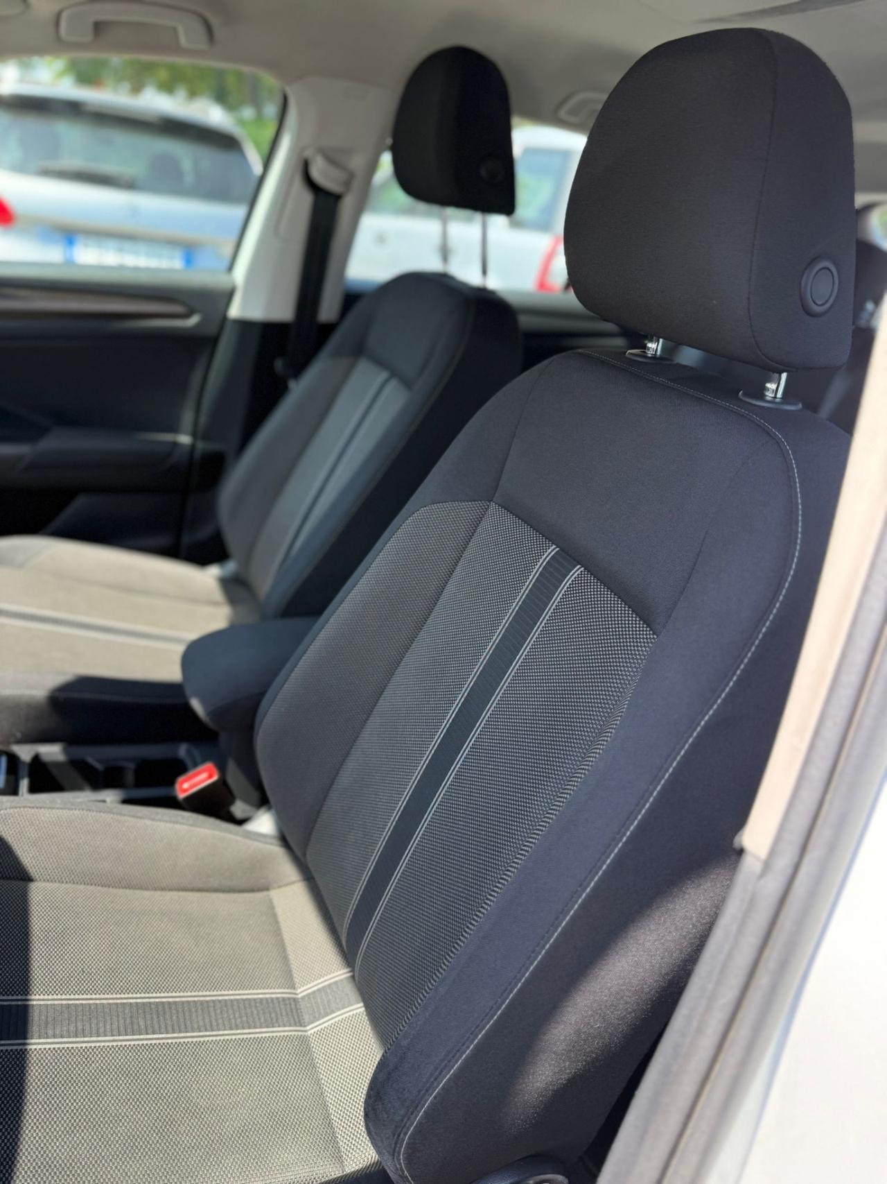 Volkswagen T-Roc 1.6 TDI SCR Business BlueMotion Technology