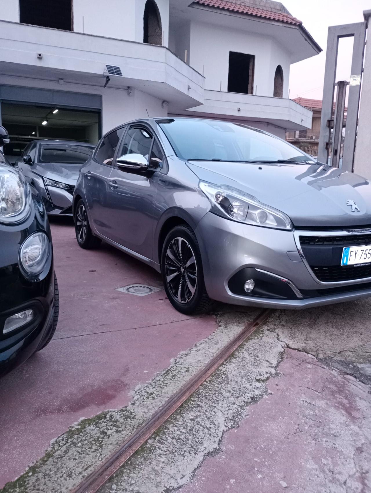 Peugeot 208 BlueHDi 100 S&S 5 porte Signature