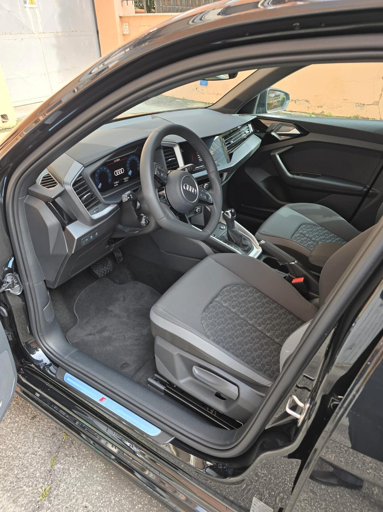 Audi A1 SPB 35 TFSI S tronic Identity Black