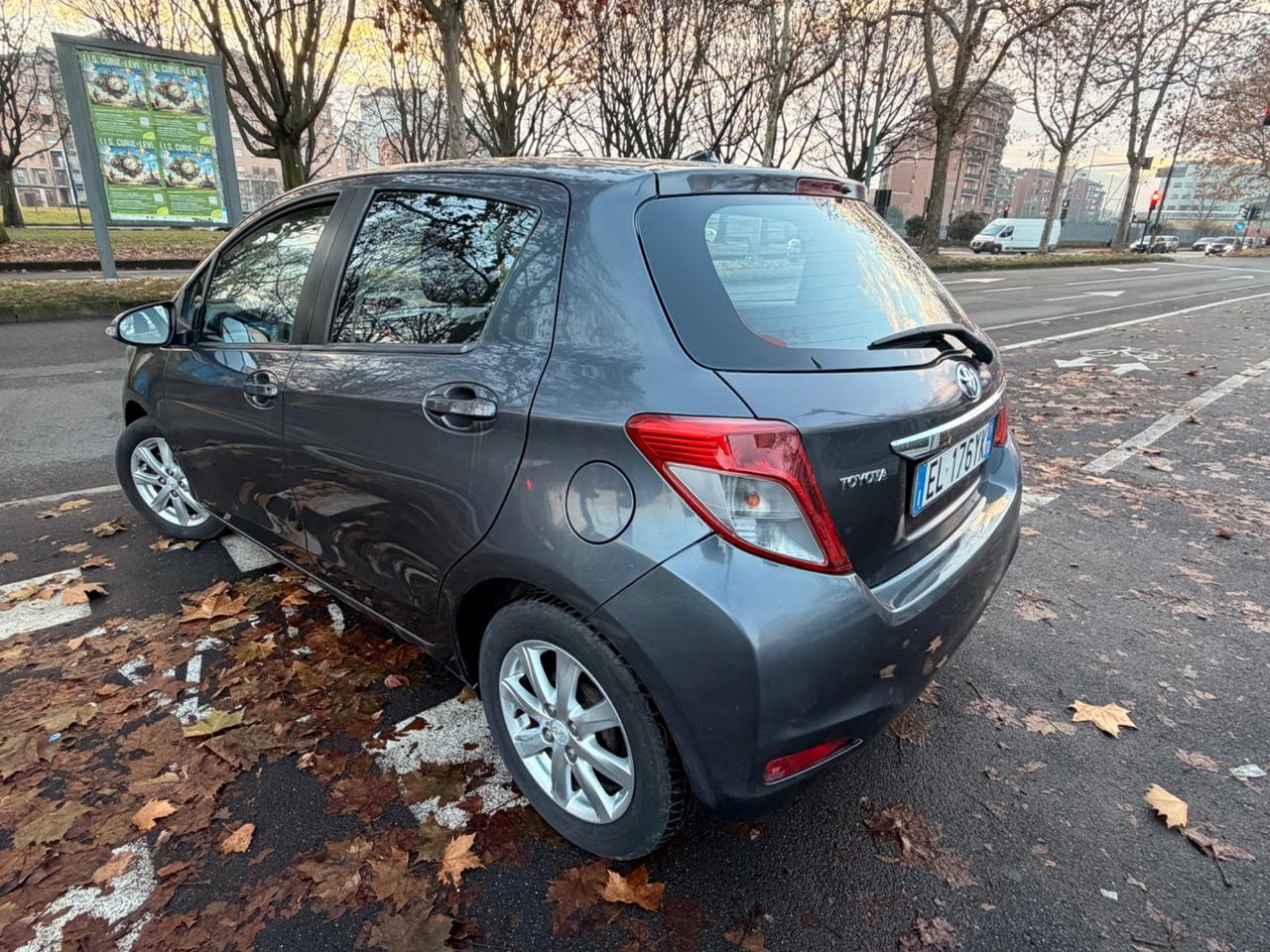Toyota Yaris 1.0 5 porte Lounge Navi