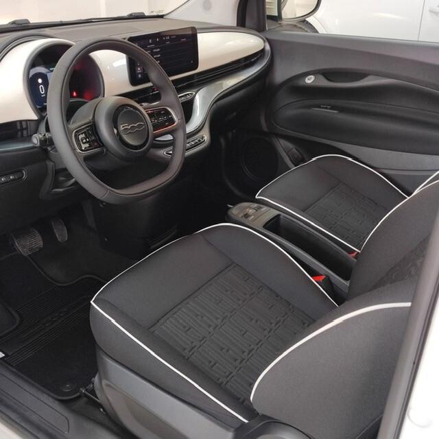 Nuova Fiat 500 Hatchback/ Nuova Km0
