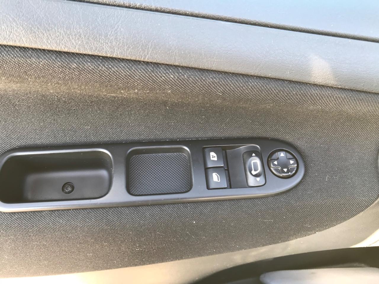Peugeot 207 1.6 8V HDi 112CV SW Ciel Allure auto pari al nuovo